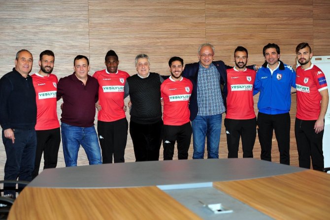 Samsunspor 5 Futbolcuyla Sözleşme İmzaladı