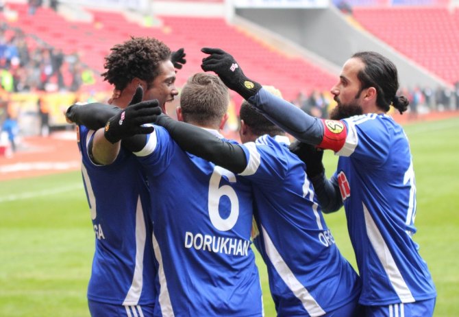 Es-es 3 Puanı 3 Golle Aldı