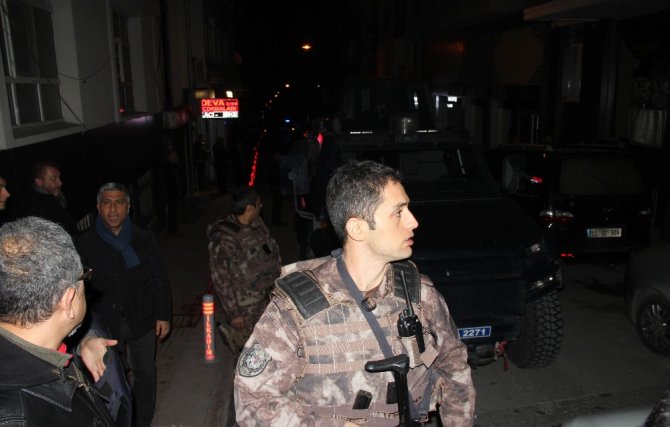 Silahlı Şahıs Lokantada 5 Kişiyi Rehin Aldı