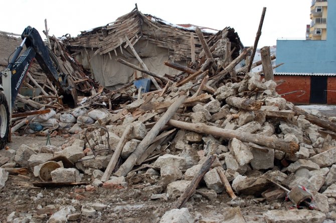 Manisa’da Değirmenin Çatısı Çöktü