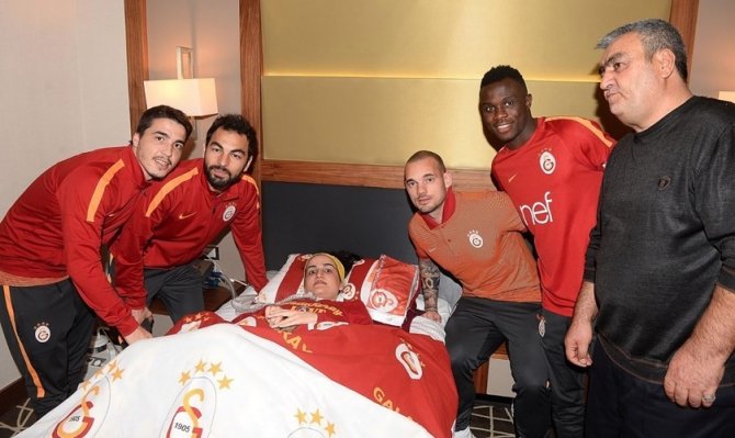 Galatasaraylı Futbolculardan Örnek Davranış