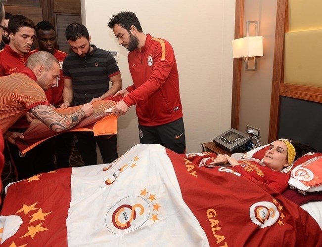 Galatasaraylı Futbolculardan Örnek Davranış