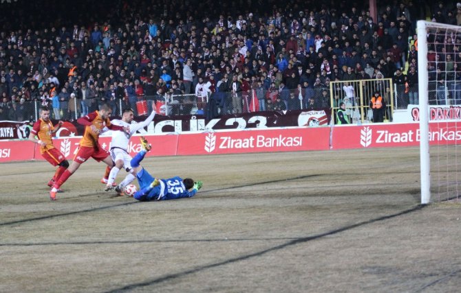 Galatasaray Elazığspor’u Rahat Geçti