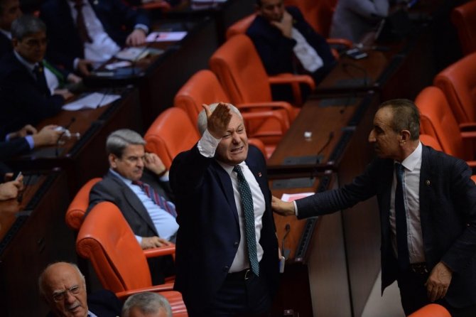 Meclis Karıştı