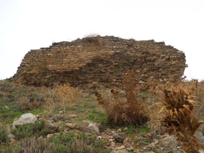 İzmir’de Antik Kentin Üstüne Çöp Depolama Alanı Tartışması