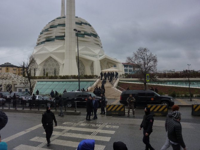 Erdoğan Cuma Namazını Marmara İlahiyat Camii’nde Kıldı