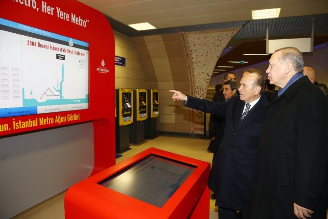 Cumhurbaşkanı Erdoğan Vatman Koltuğuna Oturdu