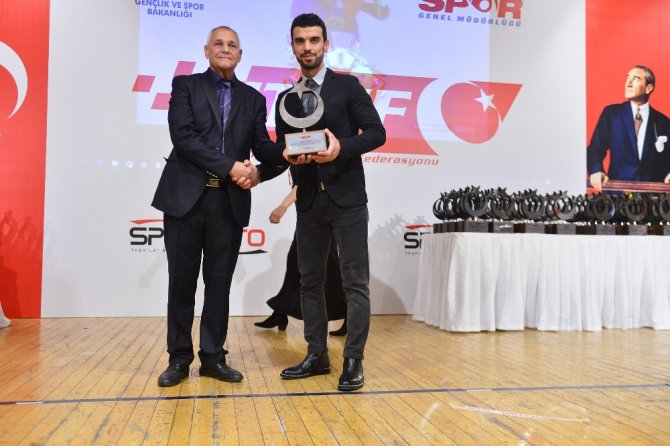 2016 Yılında Şampiyon Olan Motosikletçiler Ödüllerini Aldı