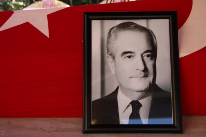 Eski Dışişleri Bakanı Halefoğlu Son Yolculuğuna Uğurlandı