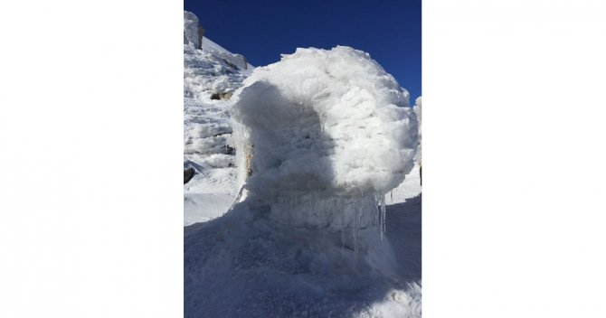 Nemrut Dağı’nda Heykeller Buz Kesti