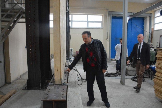 Çok Katlı Ahşap Yapıların Depreme Karşı Dayanıklılığı Araştırılıyor