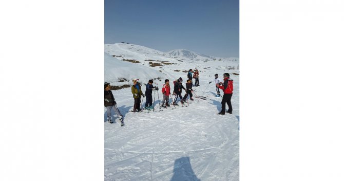 Mehmetçik’ten Yüksekovalı Çocuklara Kayak Eğitimi