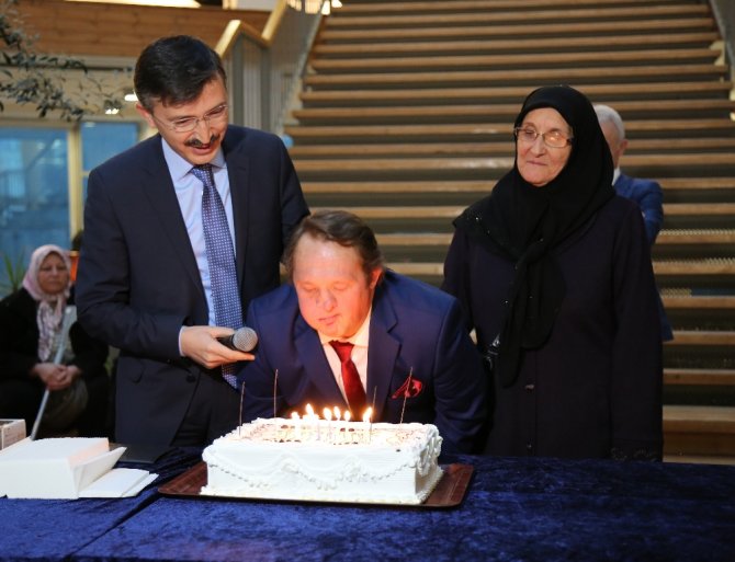 Cumhurbaşkanı Erdoğan’ın Manevi Oğlu İbo’ya Doğum Günü Sürprizi