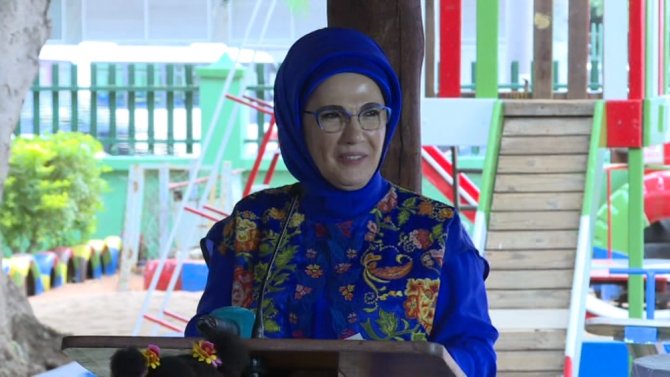 Emine Erdoğan Mozambik’te Yetimhane Ziyaret Etti