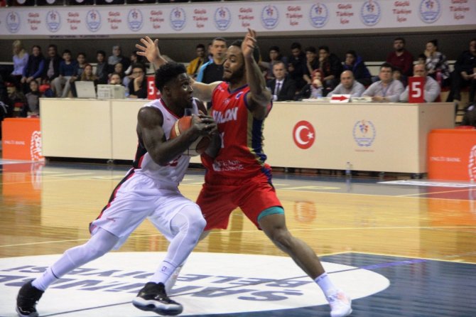 Gaziantep Basketbol Galibiyete Rağmen Liderlik Şansını Kaybetti