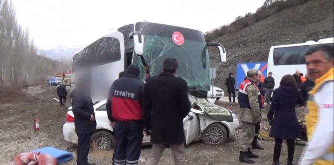 Yolcu Otobüsü İle Otomobil Çarpıştı: 3 Ölü, 5 Yaralı
