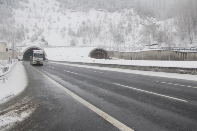Bolu Dağı’nda Kar Yağışı Etkisini Artırdı