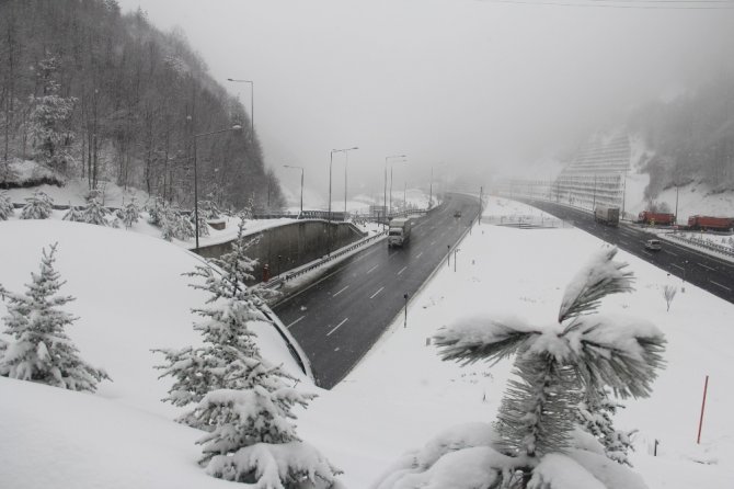 Bolu Dağı’nda Kar Yağışı Etkisini Artırdı