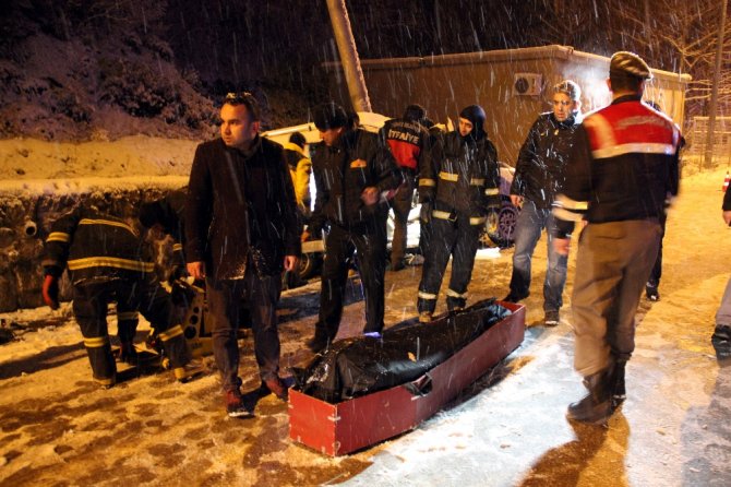 Kar Kaza Yaptırdı: 2 Ölü, 1 Yaralı