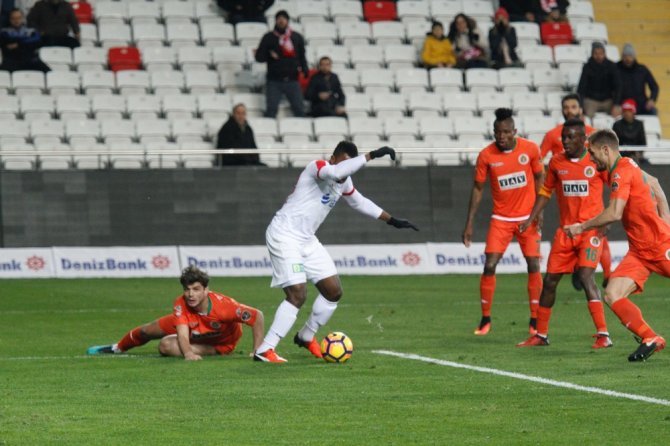 Antalya’da İlk Yarıda Gollü Beraberlik