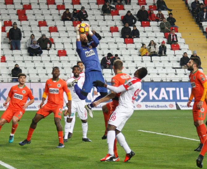 Antalya’da İlk Yarıda Gollü Beraberlik