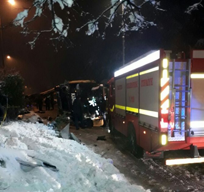 Yolcu Otobüsü Devrildi: 2 Ölü, 6 Yaralı