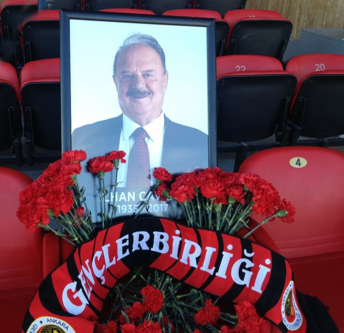 Ankara Derbisinde İlhan Cavcav Unutulmadı