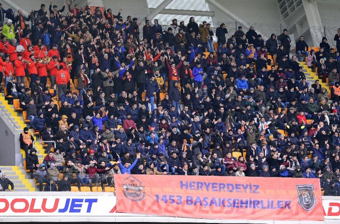 Medipol Başakşehir 90+4’te Kazandı