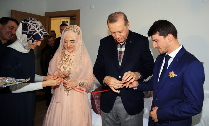 Yüzükleri Cumhurbaşkanı Erdoğan Taktı