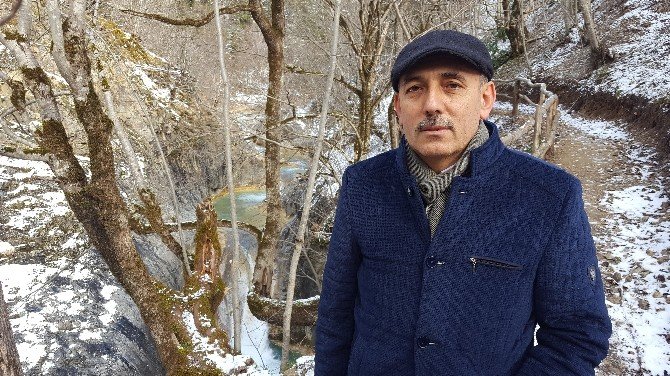 Doğal Soda’dan Oluşan ‘Mavi Göl’ Görenleri Kendine Hayran Bırakıyor.