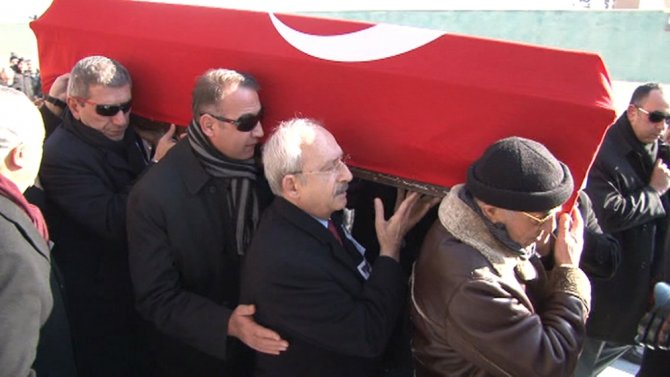 Kılıçdaroğlu Tabuta Omuz Verdi