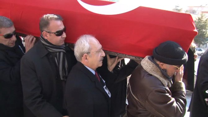 Kılıçdaroğlu Tabuta Omuz Verdi