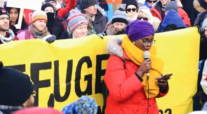 Kanada’da Abd Büyükelçiliği Önünde Trump Protestosu