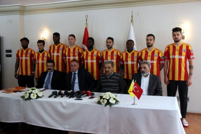 Sergen Yalçın Ve Yeni Transferler İmzayı Attı