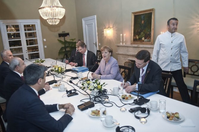 Merkel Chp Lideri Kılıçdaroğlu İle Görüştü