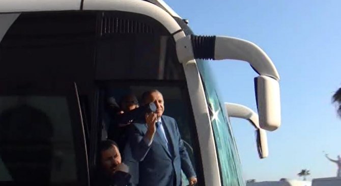 Cumhurbaşkanı Erdoğan Satranç Dağıttı