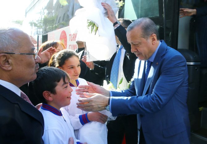 Cumhurbaşkanı Erdoğan Satranç Dağıttı