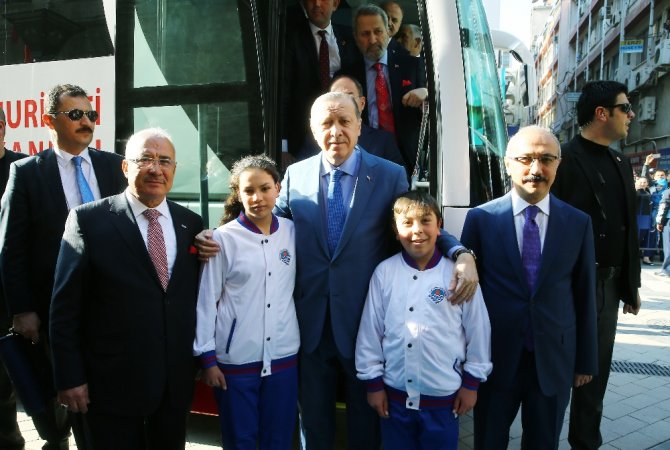 Cumhurbaşkanı Erdoğan Satranç Dağıttı