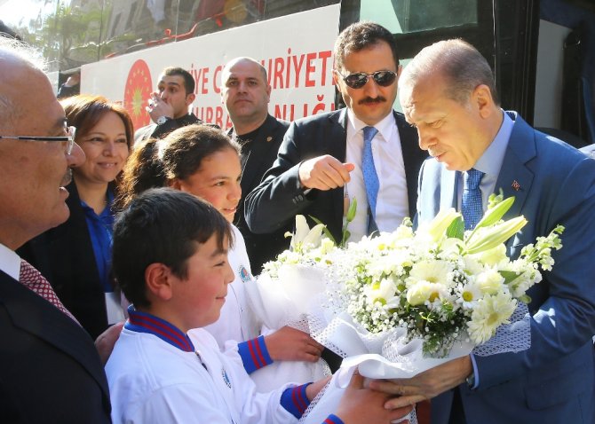 Cumhurbaşkanı Erdoğan Satranç Dağıttı