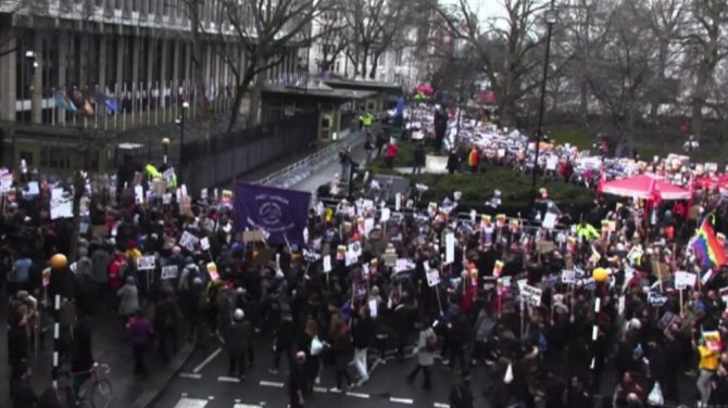 Trump Londra’da Protesto Edildi