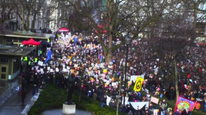 Trump Londra’da Protesto Edildi