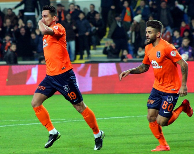 Başakşehir’den İlk Yarıda 2 Gol