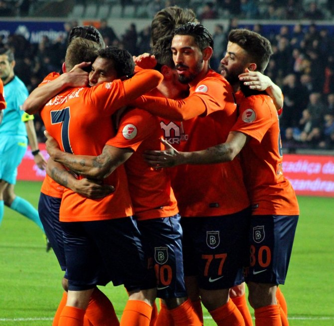 Başakşehir’den İlk Yarıda 2 Gol