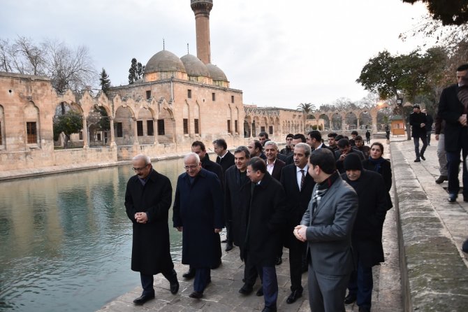 Bakan Elvan Balıklıgöl’ü Gezdi