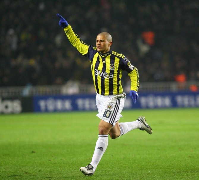 Alex’ten Derbi Mesajı