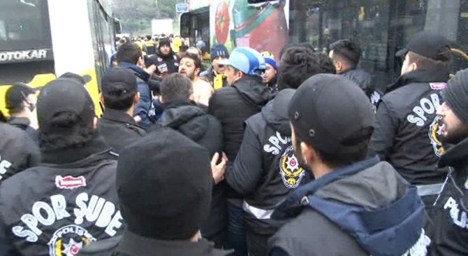 Fenerbahçe Taraftarları İle Polis Arasında Arbede