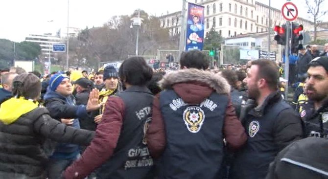 Fenerbahçe Taraftarları İle Polis Arasında Arbede