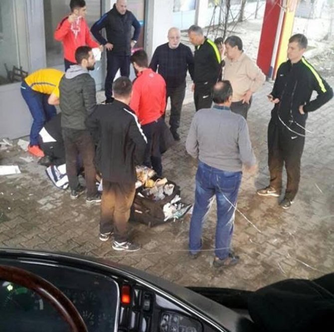 Takım Otobüsüne Saldırı: Sportif Direktör Ağır Yaralandı