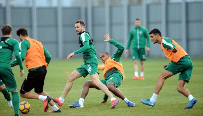 Bursaspor’un Fenerbahçe Mesaisi Sürüyor