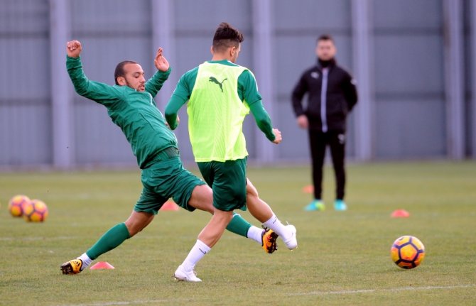 Bursaspor’un Fenerbahçe Mesaisi Sürüyor